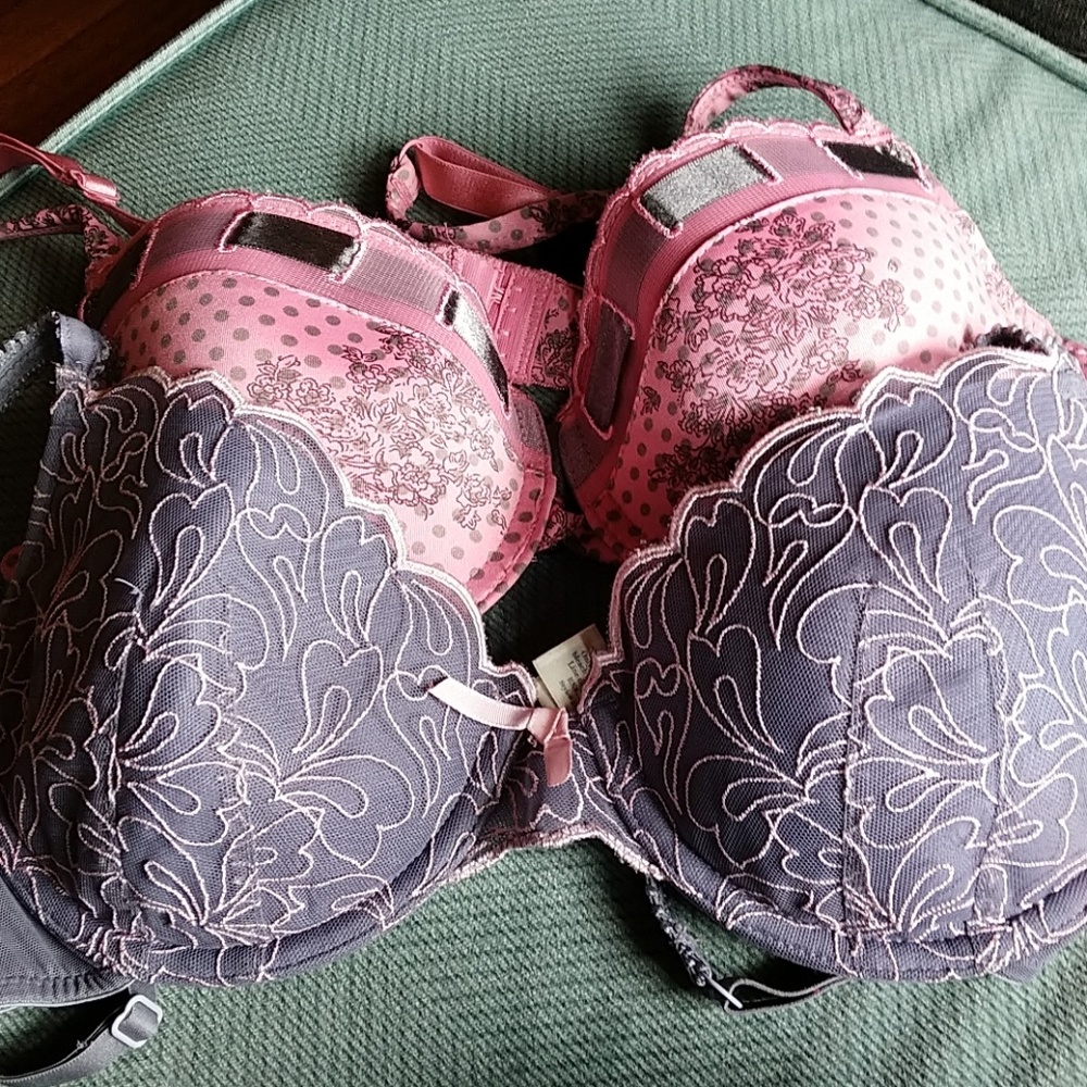 2 underwire bras. Size 34C
